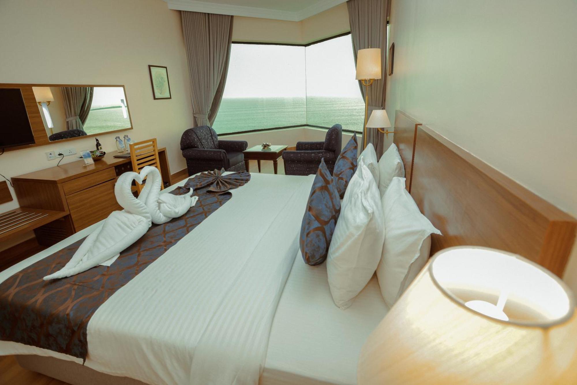 The Quilon Beach Hotel And Convention Center Kollam Exterior foto
